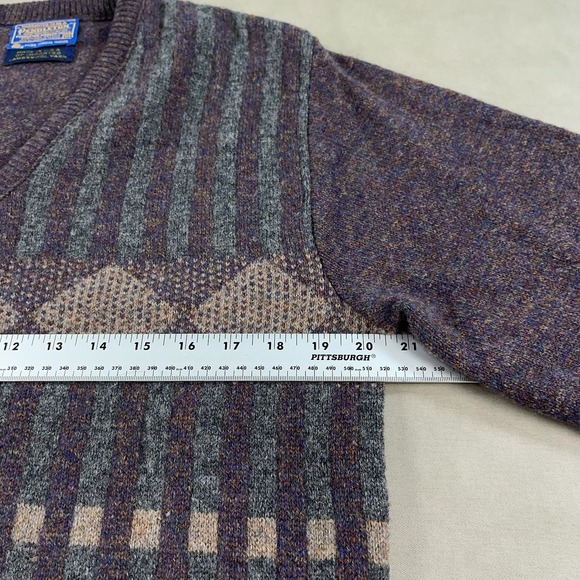 Vintage 80s Men's Pendleton V-neck Sweater Imported Lambswool Yarn USA Medium - Picture 6 of 10
